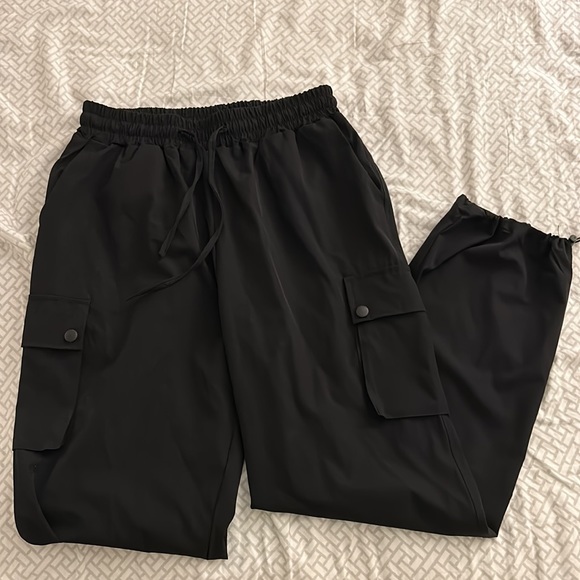 Black High-Waist Cargo parachute joggers with drawstring cuffs - Picture 4 of 9